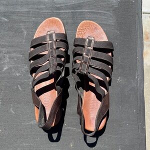 Munro Black and Brown Strappy Sandals